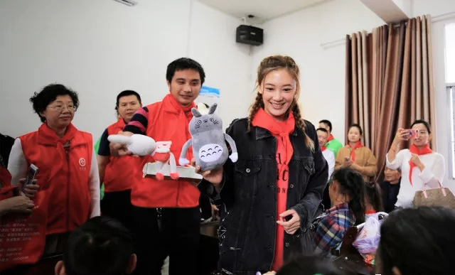 “六一微心愿，愛(ài)心暖童心”湘江電纜攜手村長(zhǎng)李銳愛(ài)心傳遞 點(diǎn)亮未來(lái)